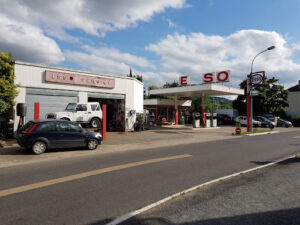 Esso GARAGE LAMPIN à Dausse