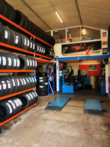 JETPNEUSBAUMANN à Lauw