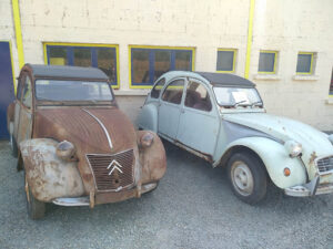 la grange aux 2cv à Les Portes du Coglais