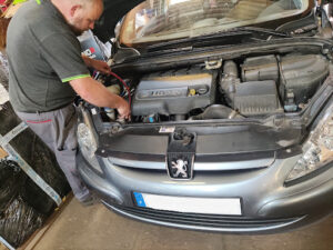 n.v.g. auto à Frenelles-en-Vexin