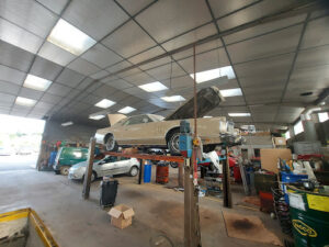 Edouard Modern Garage à Reuilly