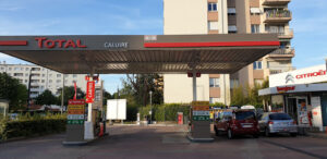 CHENE CALUIRE- Total Energies – à Caluire-et-Cuire