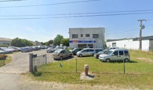 Par 8 Centre Auto à Descartes