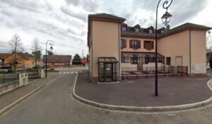 Arret de bus fontaine à Sausheim